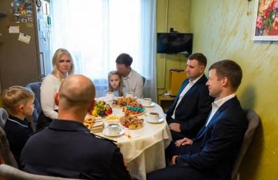 Глава Реутова Алексей Ковязин посетил семью бойца СВО