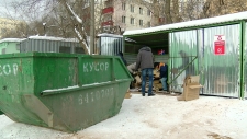 На территории больничного городка установили контейнеры для раздельного сбора мусора