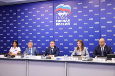 Помощь в сборах к 1 сентября и приёмка школ: &laquo;Единая Россия&raquo; и Минпросвещения обсудили подготовку ко Дню знаний