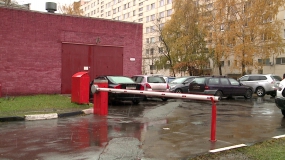 Борьба за парковку: как установить шлагбаум во дворе