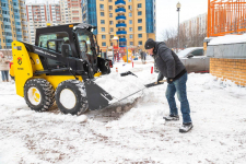 В расчистке дворов Реутова от снега задействовано более 60 единиц техники