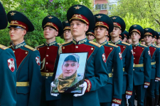 В Реутове открыли памятную доску в память об участнике СВО
