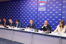 Юрист Сергей Нефедов провел консультацию в Общественной приемной