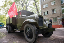 Партийцы приняли участие в Параде у дома ветерана