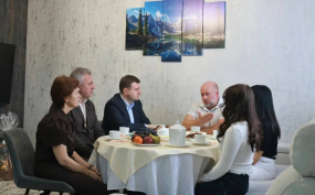 Ко Дню отца депутат Московской областной думы и глава Реутова посетили семью ветерана СВО