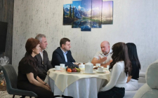Ко Дню отца депутат Московской областной думы и глава Реутова посетили семью ветерана СВО